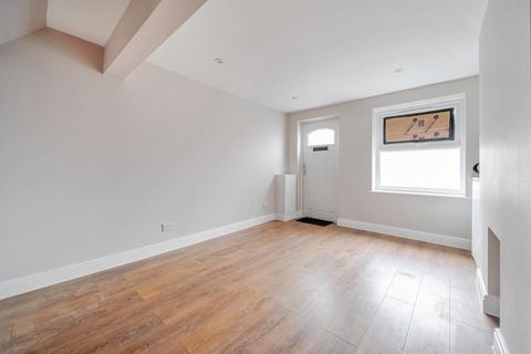 45 Ampthill Road, Shefford, SG17 5BD