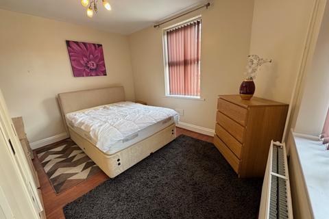 4 bedroom end of terrace house to rent, Enderley Street, Newcastle-under-Lyme, ST5
