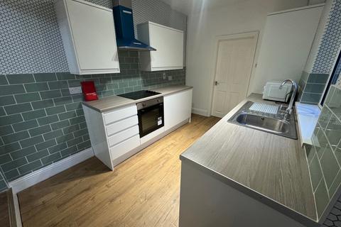 4 bedroom end of terrace house to rent, Enderley Street, Newcastle-under-Lyme, ST5