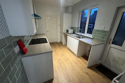 4 bedroom end of terrace house to rent, Enderley Street, Newcastle-under-Lyme, ST5