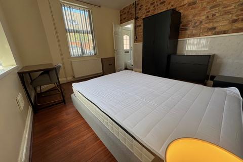4 bedroom end of terrace house to rent, Enderley Street, Newcastle-under-Lyme, ST5