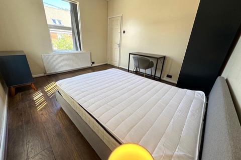 4 bedroom end of terrace house to rent, Enderley Street, Newcastle-under-Lyme, ST5