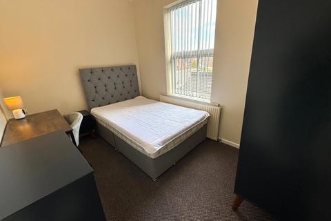 4 bedroom end of terrace house to rent, Enderley Street, Newcastle-under-Lyme, ST5
