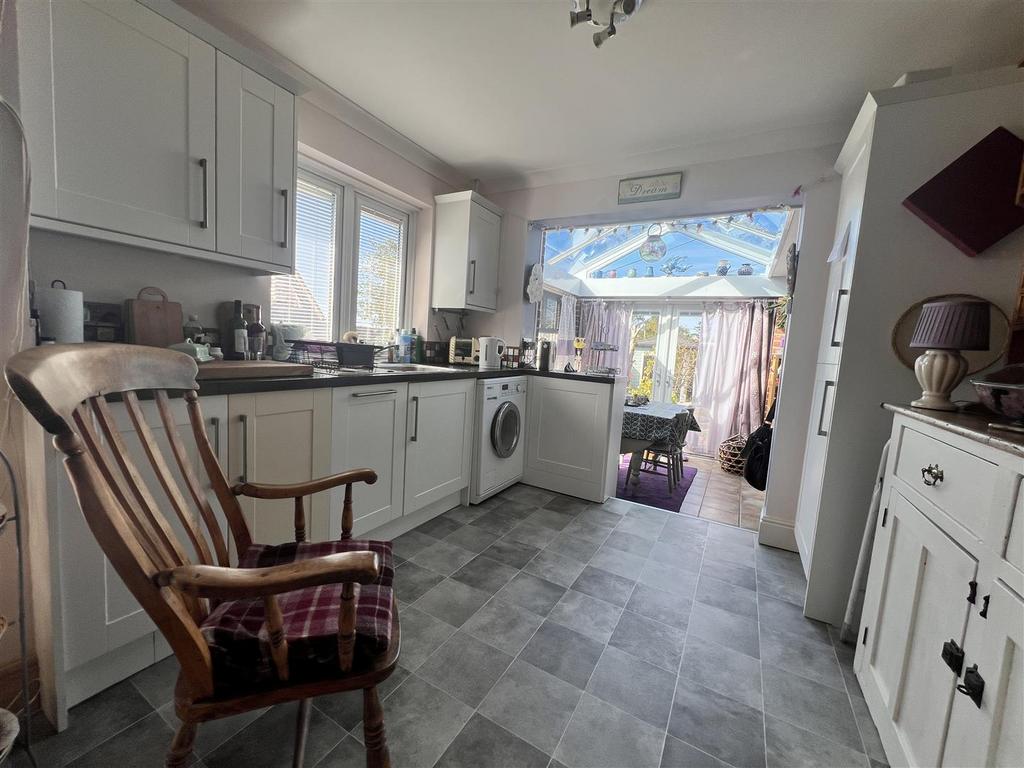 Kitchen: