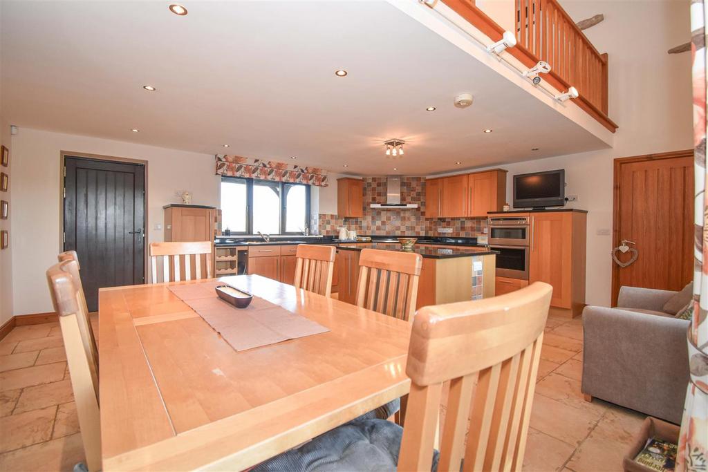 Field House Dining Kitchen e.jpg