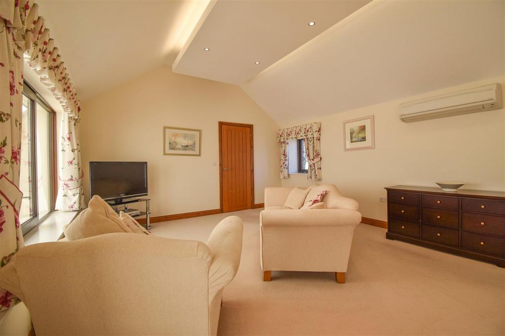 Principal Bedroom Suite