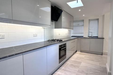 4 bedroom semi-detached house to rent, Harford Road, London E4
