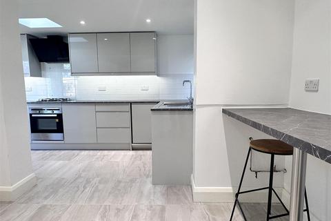 4 bedroom semi-detached house to rent, Harford Road, London E4