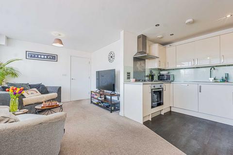 1 bedroom flat for sale, High Street, Rayleigh, SS6