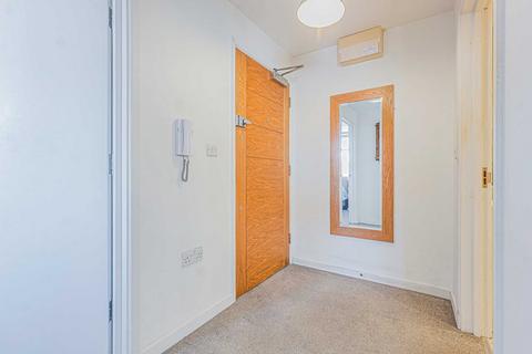 1 bedroom flat for sale, High Street, Rayleigh, SS6