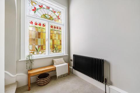 39 Heathfield Road, London, W3 8EJ