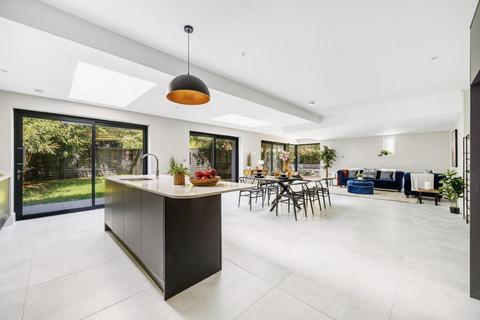 39 Heathfield Road, London, W3 8EJ