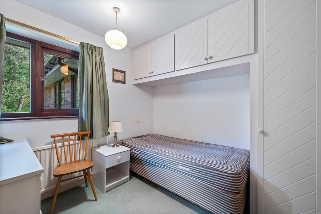 BEDROOM 5.jpg