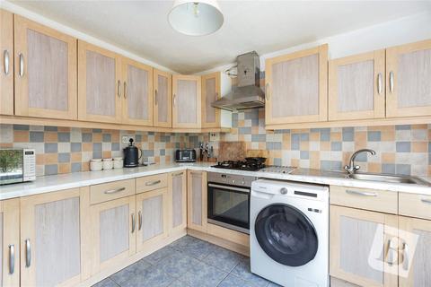18 Braxteds, Basildon, SS15 6QE