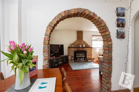 18 Braxteds, Basildon, SS15 6QE