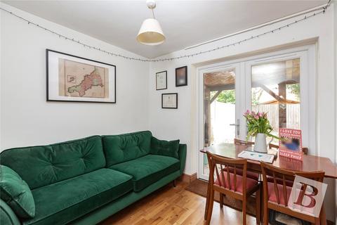 18 Braxteds, Basildon, SS15 6QE