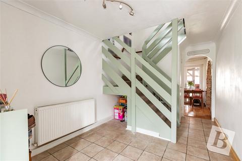 18 Braxteds, Basildon, SS15 6QE