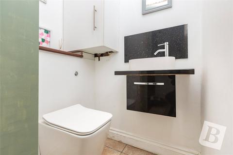 18 Braxteds, Basildon, SS15 6QE