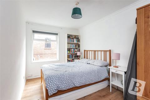 18 Braxteds, Basildon, SS15 6QE
