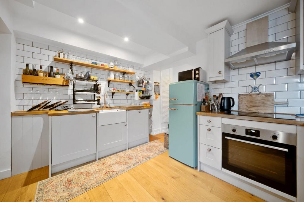 Kitchen 2.jpg