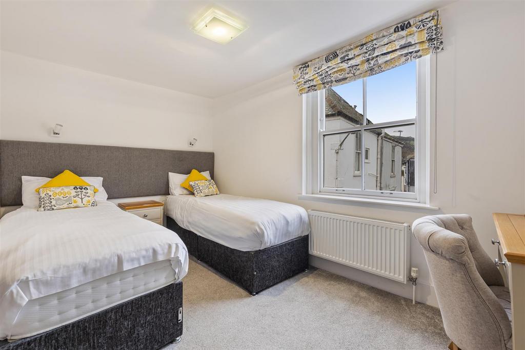 A11 - 24 Foss Street Dartmouth - 241213.jpg