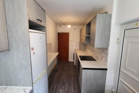 4 bedroom semi-detached house to rent, Mornington Crescent, Manchester