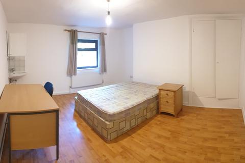 10 bedroom semi-detached house to rent, Parsonage Road, Manchester