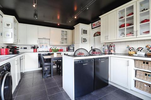 Rozel Pinfold Lane, Fishlake, Doncaster, DN7 5JR