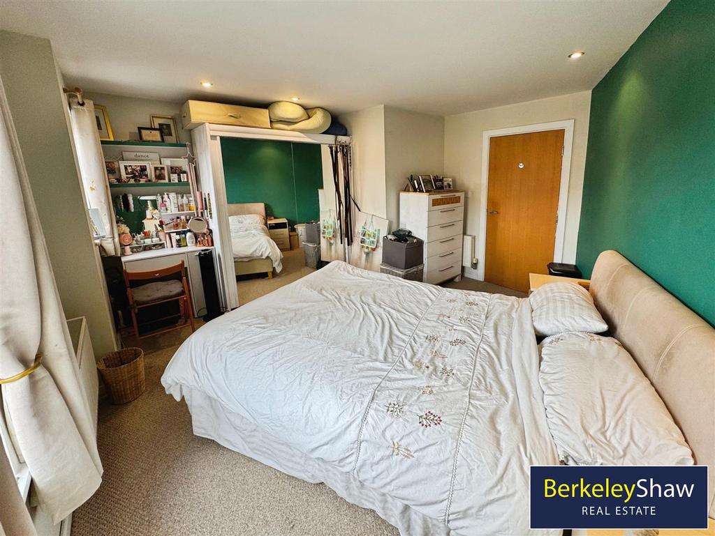 Bedroom 1 (2)