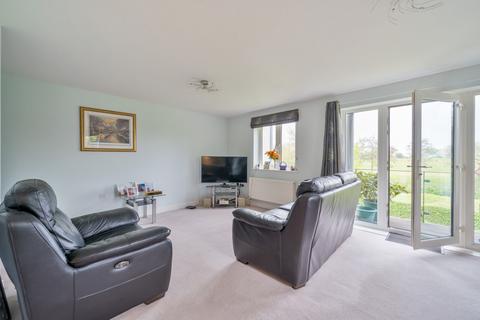 2 bedroom flat for sale, Fairwater Drive, Shepperton, TW17
