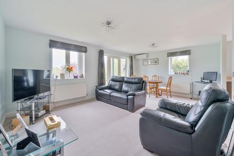 2 bedroom flat for sale, Fairwater Drive, Shepperton, TW17