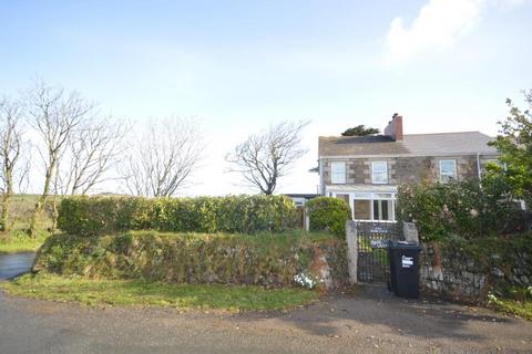 3 bedroom semi-detached house to rent, Mawla