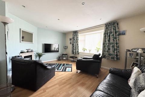 3 bedroom detached bungalow for sale, Steeple Avenue, Grange Moor, WF4 4TG