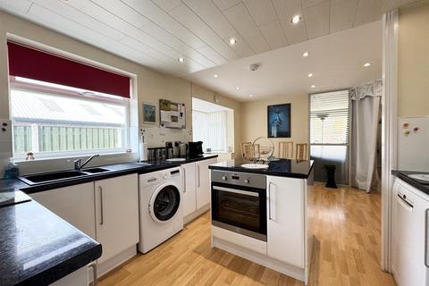 3 bedroom detached bungalow for sale, Steeple Avenue, Grange Moor, WF4 4TG