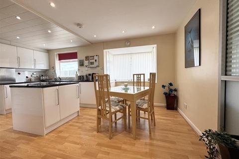 3 bedroom detached bungalow for sale, Steeple Avenue, Grange Moor, WF4 4TG