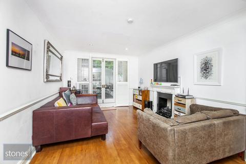 3 bedroom apartment for sale, Belsize Square, London, NW3
