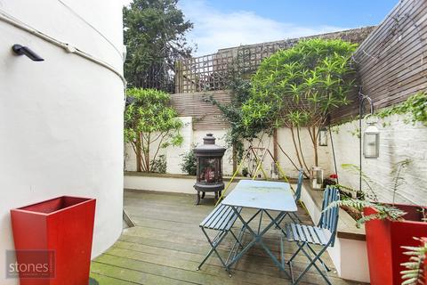 3 bedroom apartment for sale, Belsize Square, London, NW3