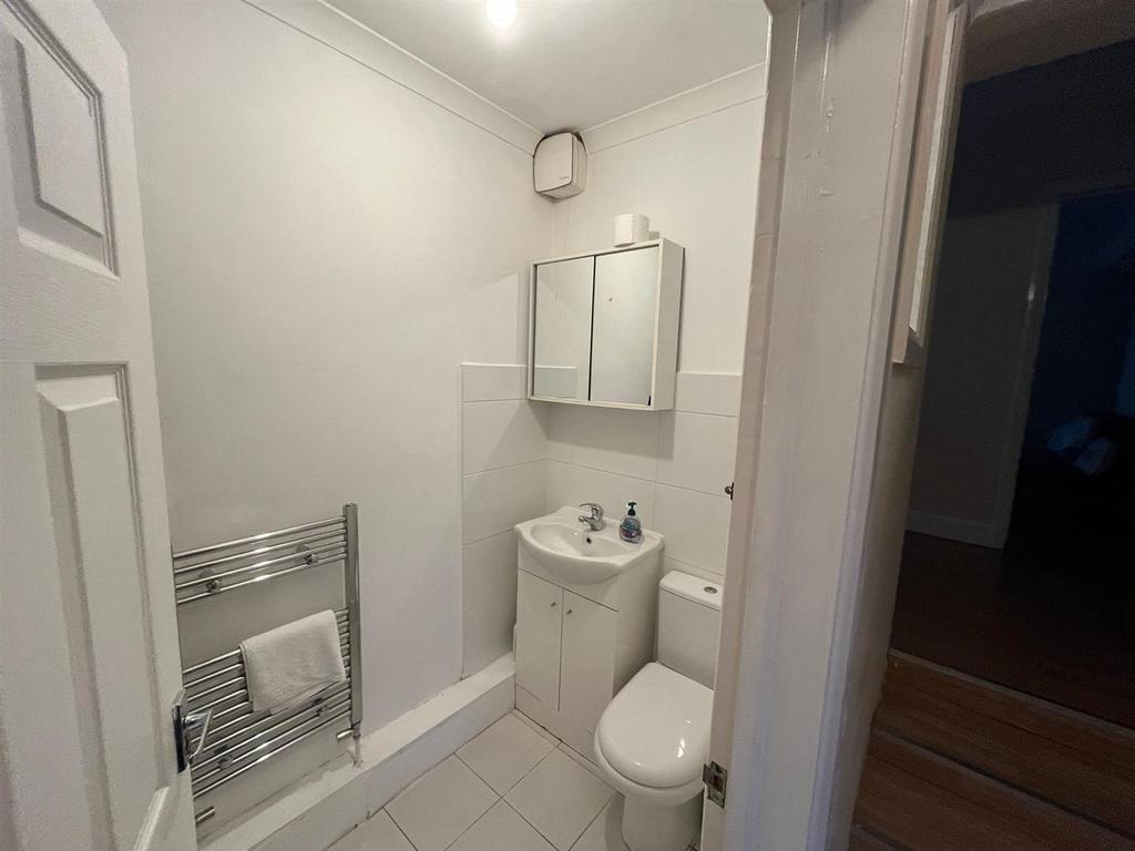 Shower Room: