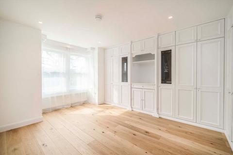 4 bedroom semi-detached house to rent, Eastfields Road, London W3