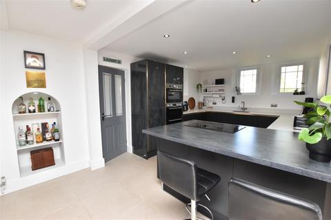 4 bedroom cottage for sale, Waithe Lane, Brigsley, Grimsby DN37