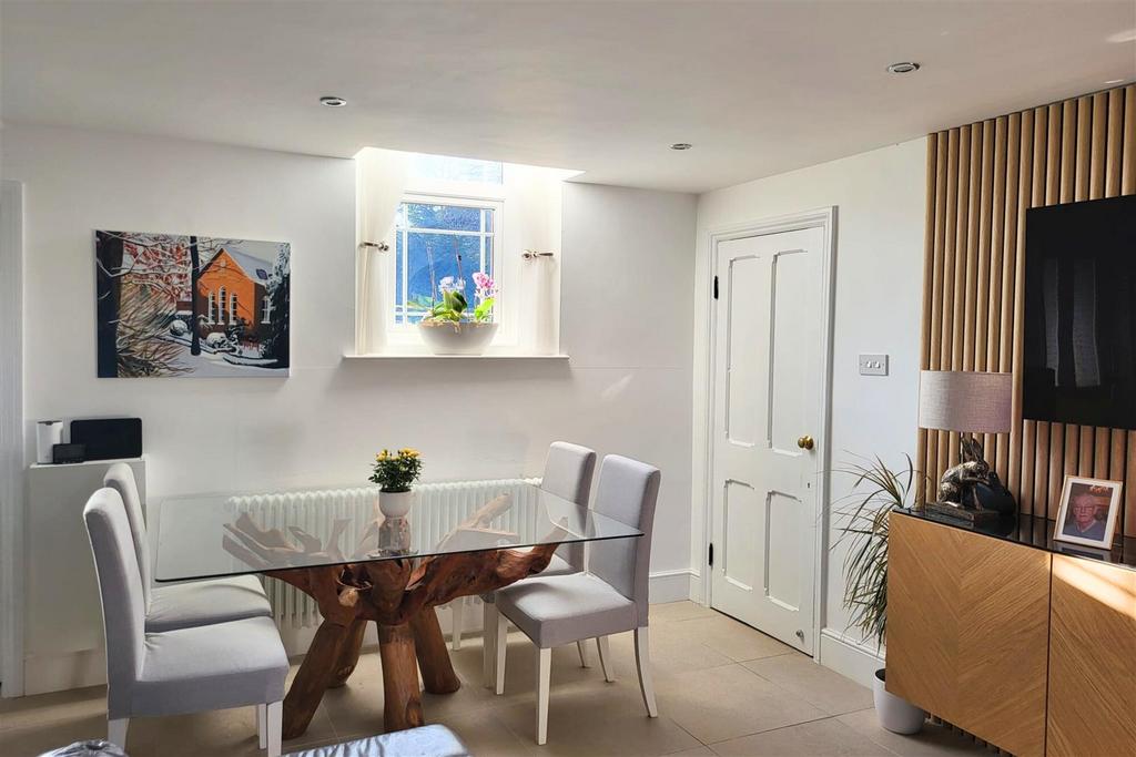 Living dining kitchen