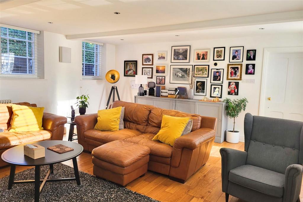 Formal lounge