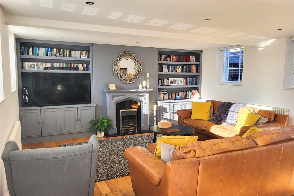 Formal lounge