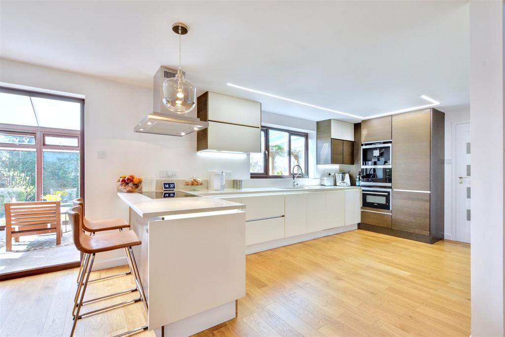 Kitchen 2.jpeg