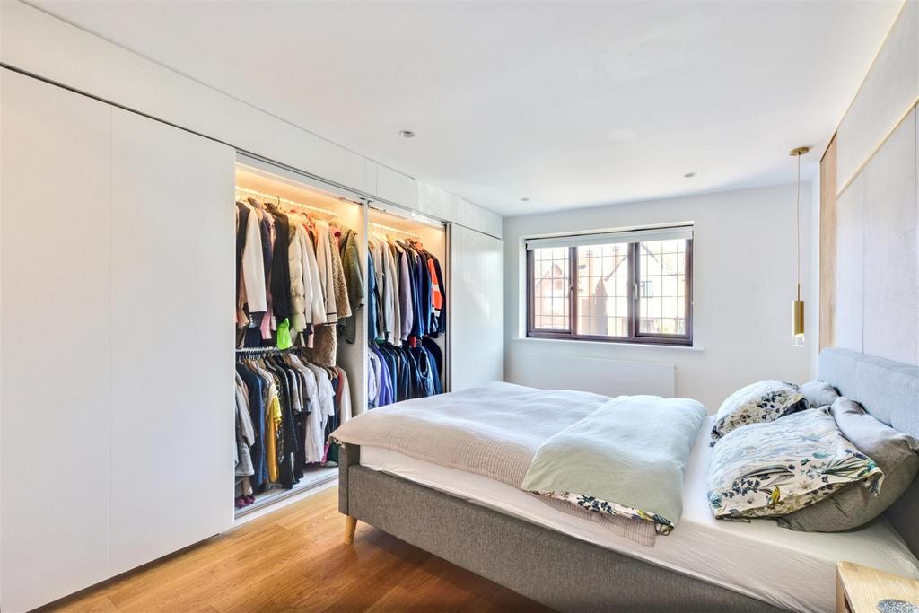 Bedroom 1 4.jpeg