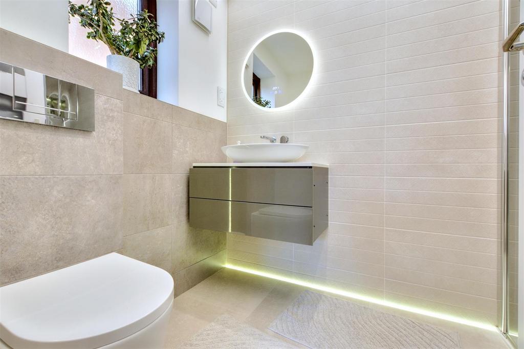 Ensuite 1.jpeg