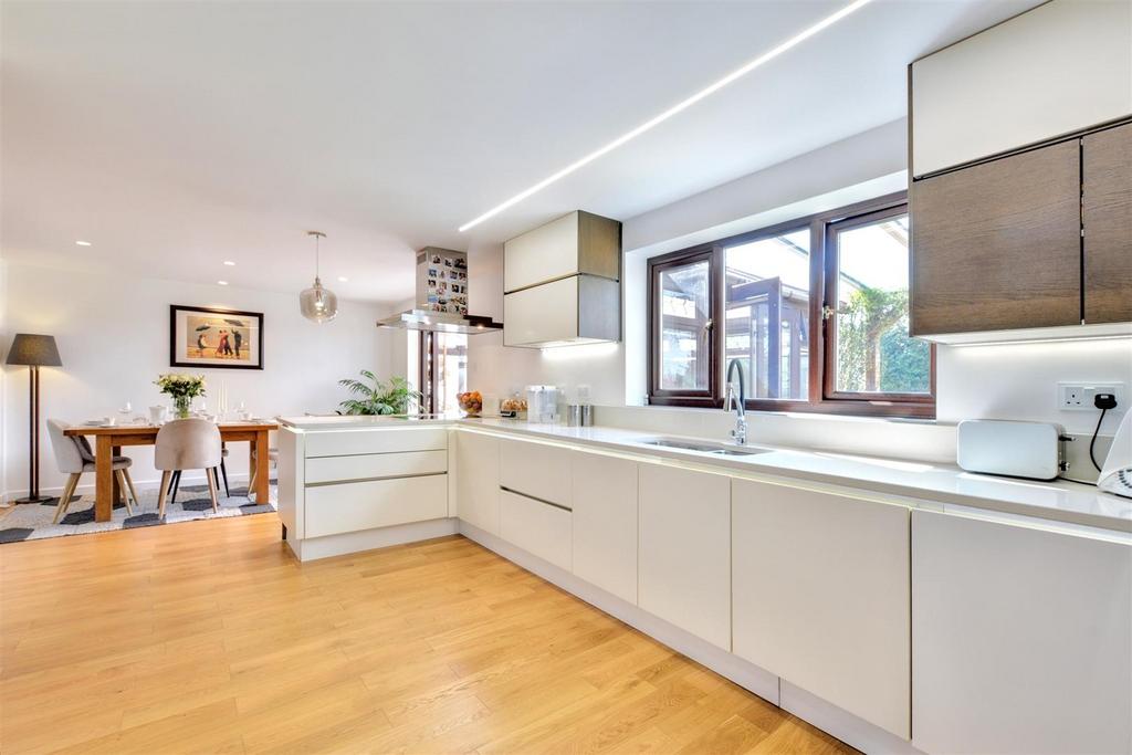Kitchen 4.jpeg