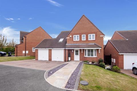 5 bedroom detached house for sale, Sunset Way, Evesham