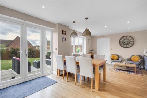 5 bedroom detached house for sale, Sunset Way, Evesham