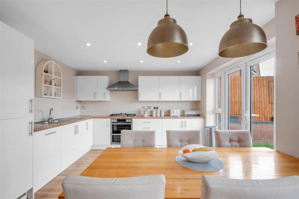 Kitchen 3.jpg